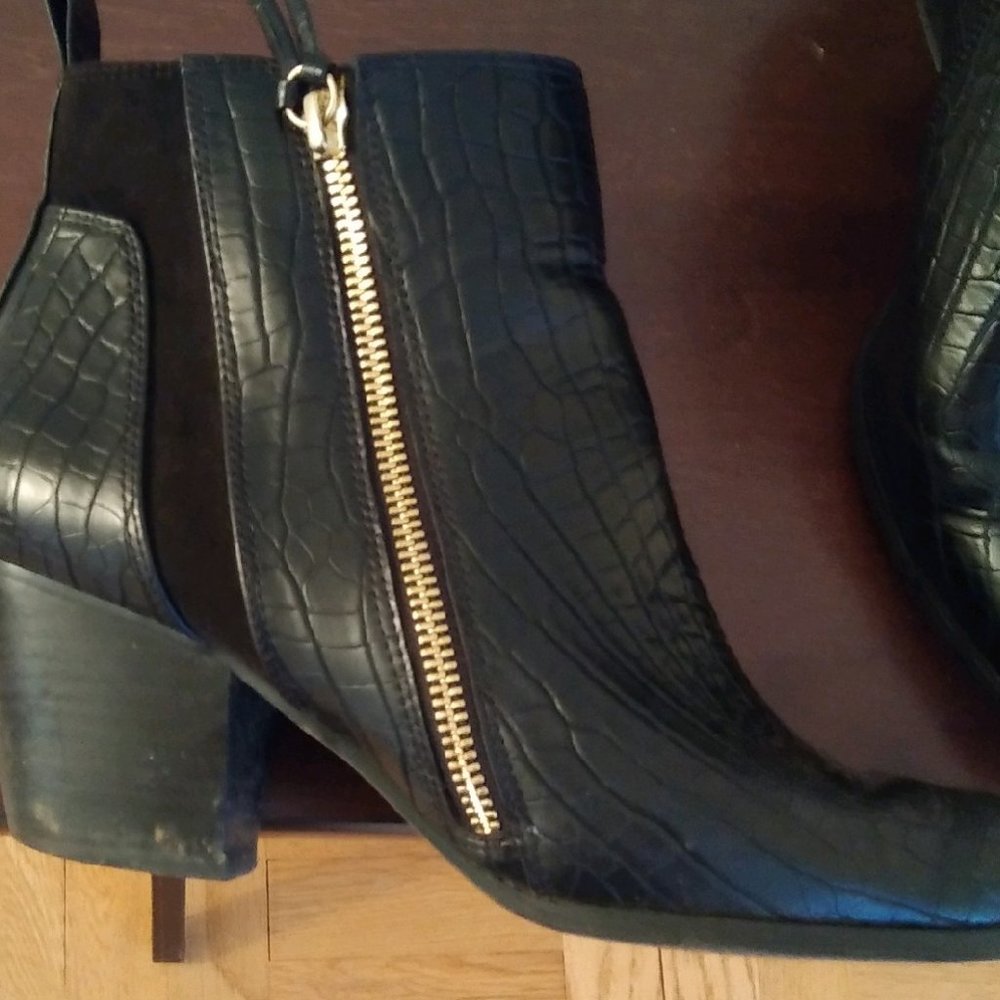 Black Booties - Gold tone zipper - Croc embossed - Picture 2 of 2